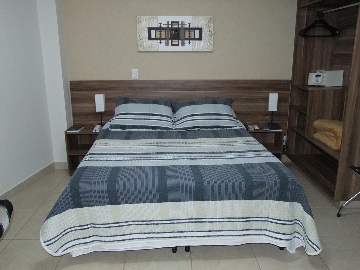 Beira Lago Palace Hotel Morrinhos  外观 照片