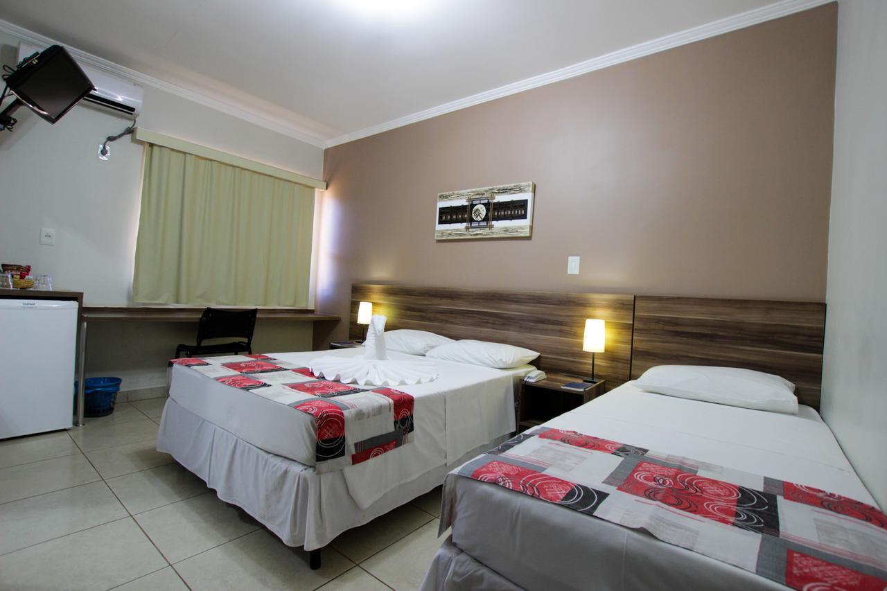 Beira Lago Palace Hotel Morrinhos  外观 照片