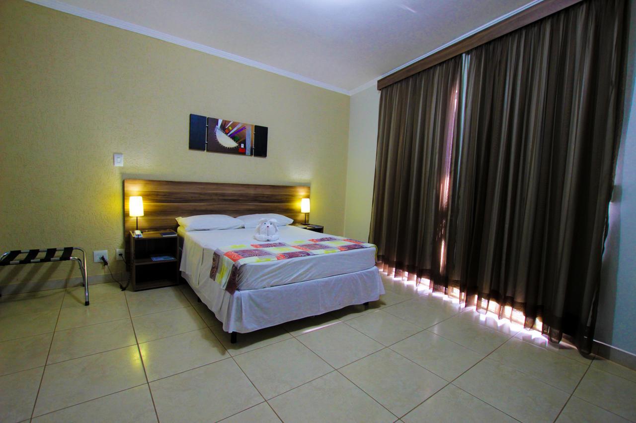 Beira Lago Palace Hotel Morrinhos  外观 照片